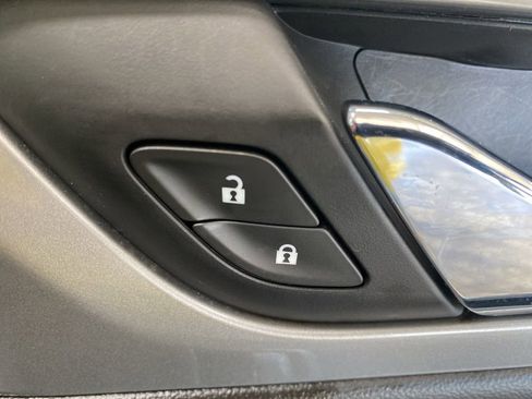 Used 2018 Chevrolet Traverse LT FWD image 20