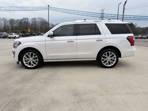 Used 2019 Ford Expedition Platinum image 2