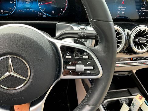 Used 2022 Mercedes-Benz GLB 250 4MATIC image 13