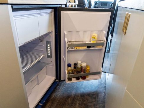 Used 2021 Mercedes-Benz Sprinter 2500 image 61