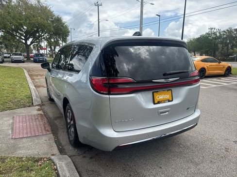Used 2024 Chrysler Pacifica Limited FWD image 5