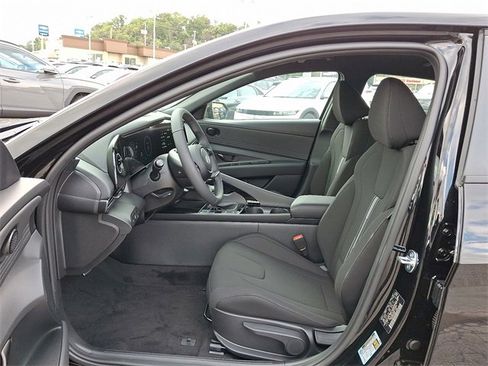 New 2025 Hyundai Elantra SEL image 7