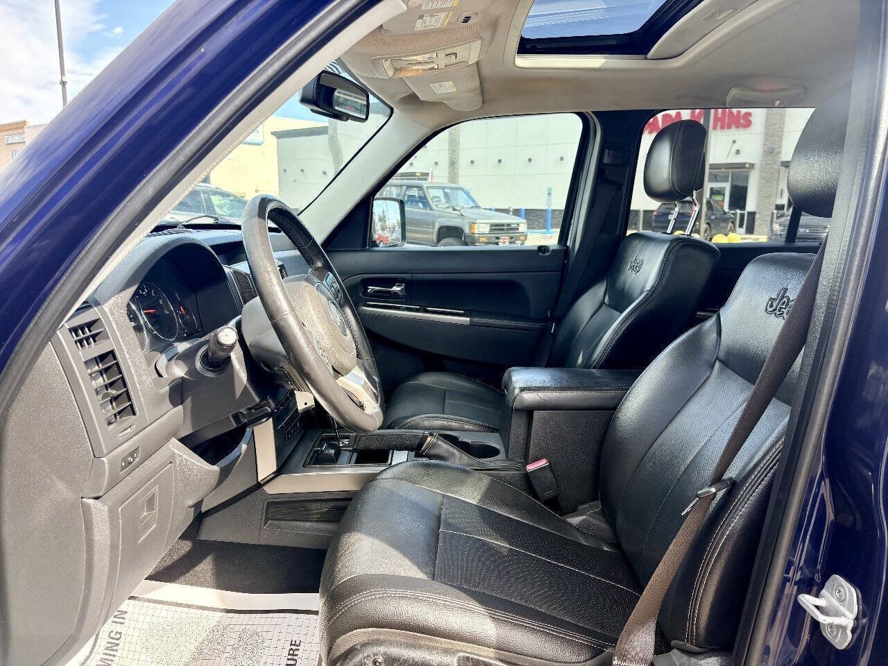 Used 2012 Jeep Liberty Limited Jet w/ Comfort/Convenience Group AWD/4WD image 10