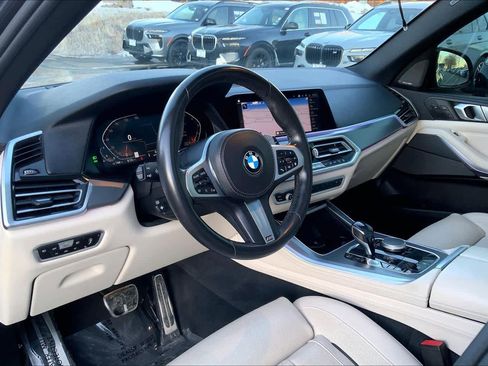 Used 2019 BMW X5 xDrive50i w/ M Sport Package image 18