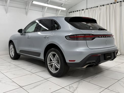 Certified 2022 Porsche Macan image 3