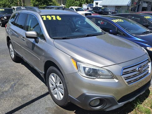 Used 2016 Subaru Outback 2.5i Premium w/ Popular Package #1 AWD/4WD image 3