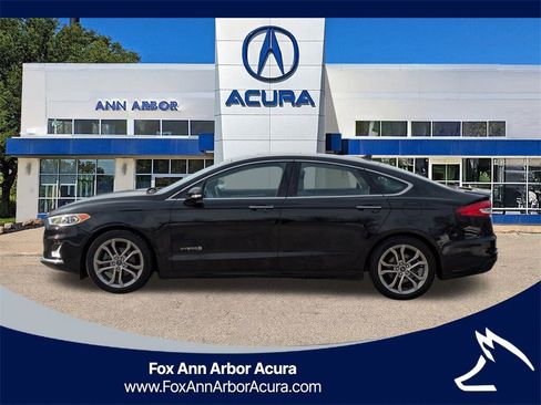 Used 2019 Ford Fusion Titanium image 2