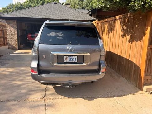 Used 2018 Lexus GX 460 Premium w/ Premium Package AWD/4WD image 4