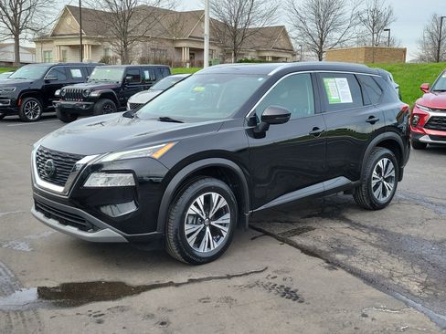 Used 2021 Nissan Rogue SV w/ Premium Package image 2