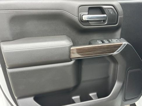 Used 2022 Chevrolet Silverado 1500 LT w/ Bed Protection Package RWD image 9