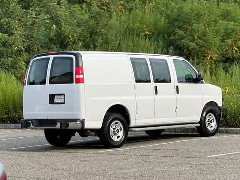 Used 2019 GMC Savana 2500 w/ Driver Convenience Package image 8