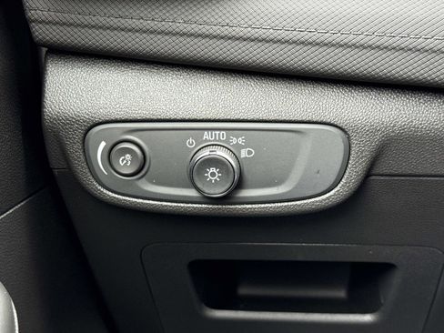 Used 2025 Chevrolet TrailBlazer LT w/ Convenience Package image 12