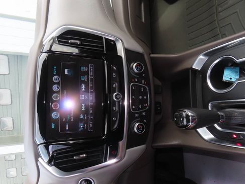 Used 2018 Chevrolet Traverse LT FWD image 48