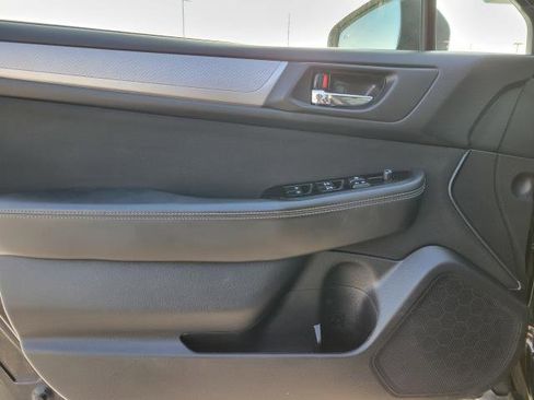 Used 2019 Subaru Outback 2.5i Premium image 15