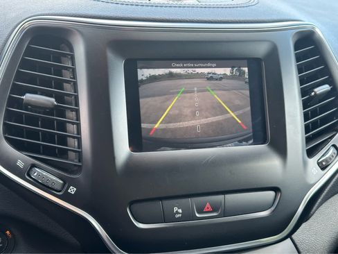 Used 2019 Jeep Cherokee Latitude Plus image 15