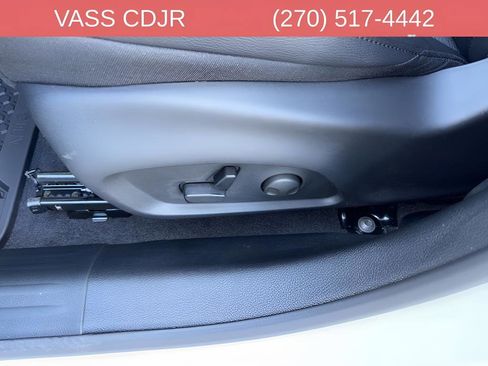 Used 2026 Jeep Compass Latitude w/ Quick Order Package 29K AWD/4WD image 28
