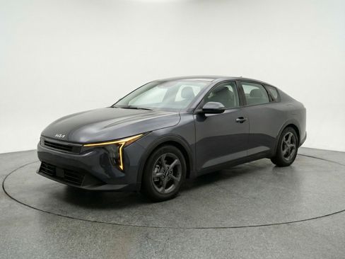 Used 2025 Kia K4 FWD image 2