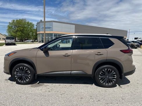 Used 2025 Nissan Rogue SL w/ Tech Package AWD/4WD image 6