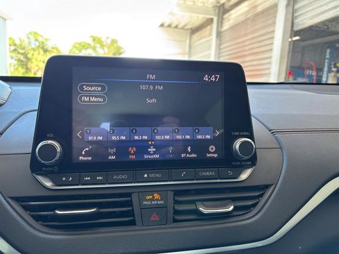 Used 2019 Nissan Altima 2.5 SR FWD image 13