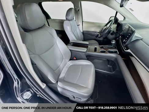 Used 2021 Toyota Sienna XLE image 28