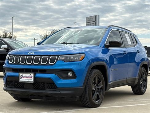 Used 2022 Jeep Compass Latitude image 3