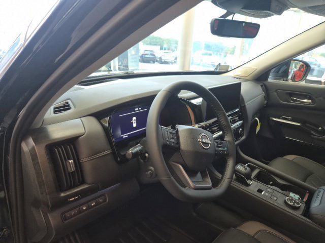 New 2026 Nissan Pathfinder Platinum AWD/4WD image 17