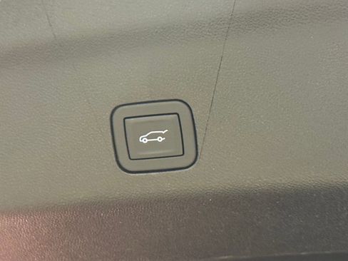 Certified 2025 Cadillac Escalade ESV Sport image 21