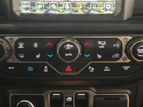 Used 2022 Jeep Wrangler Unlimited Sahara w/ Cold Weather Group image 17