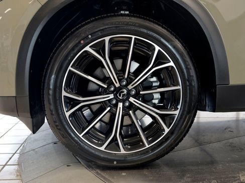 Certified 2025 MAZDA CX-70 Plug-In Hybrid w/ Premium Pkg image 10