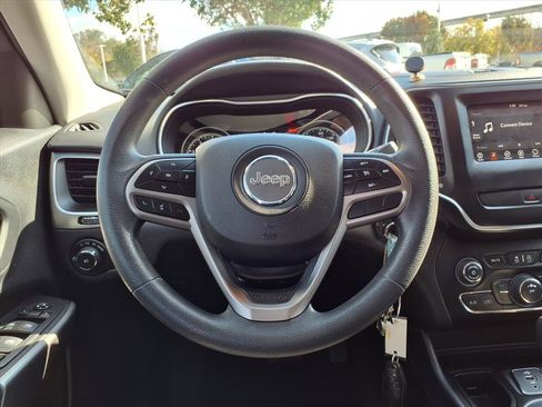 Used 2019 Jeep Cherokee Latitude w/ Popular Appearance Group image 13