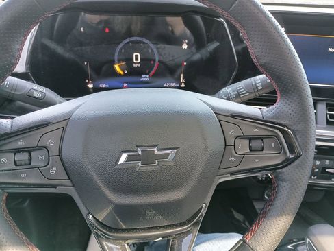 Used 2025 Chevrolet Trax RS w/ Sunroof Package image 21