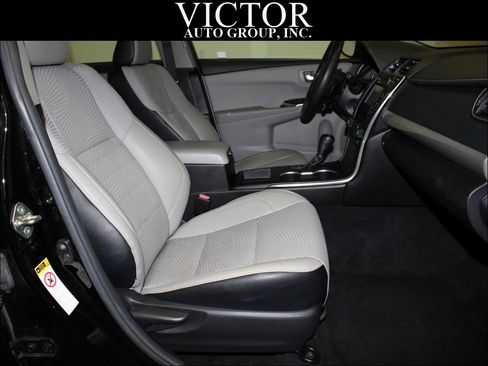 Used 2017 Toyota Camry SE image 34