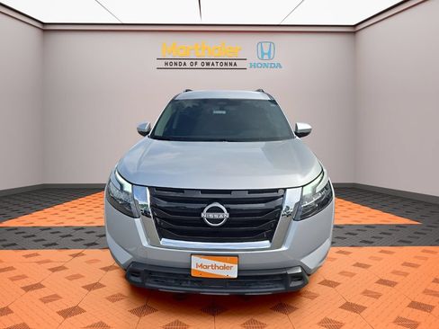 Used 2025 Nissan Pathfinder SV FWD image 8