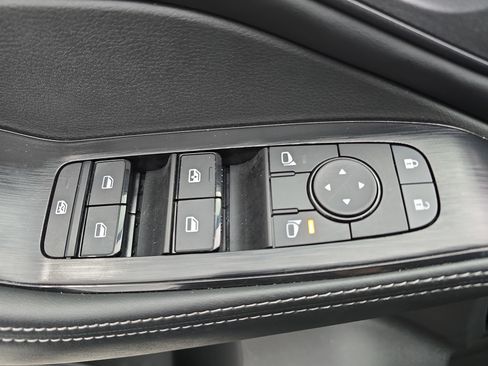 Certified 2025 Nissan Rogue SV image 27