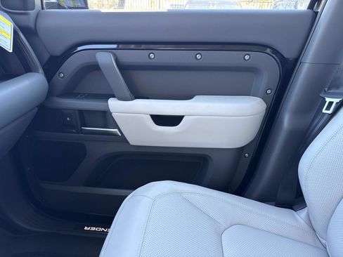 New 2026 Land Rover Defender 110 X-Dynamic SE image 23