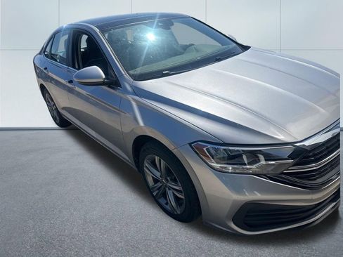 Used 2024 Volkswagen Jetta SE image 2