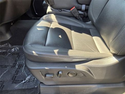 Used 2024 GMC Sierra 1500 SLT image 17