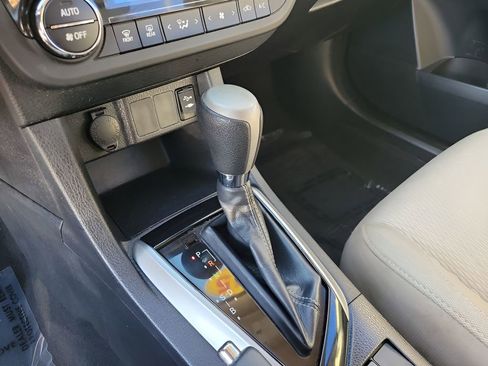 Used 2015 Toyota Corolla LE image 22