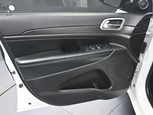 Used 2018 Jeep Grand Cherokee Altitude image 10