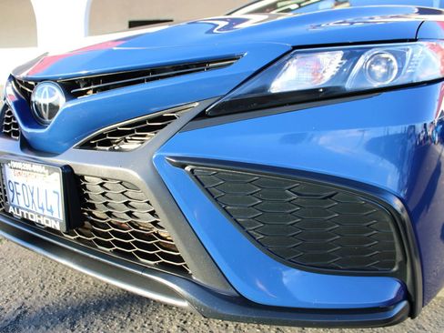 Used 2023 Toyota Camry SE image 6