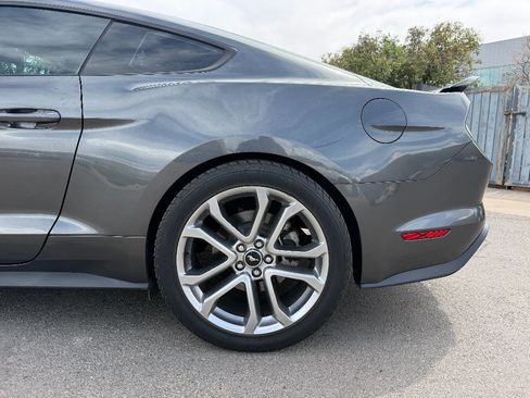 Used 2018 Ford Mustang GT Premium w/ Black Accent Package RWD image 9