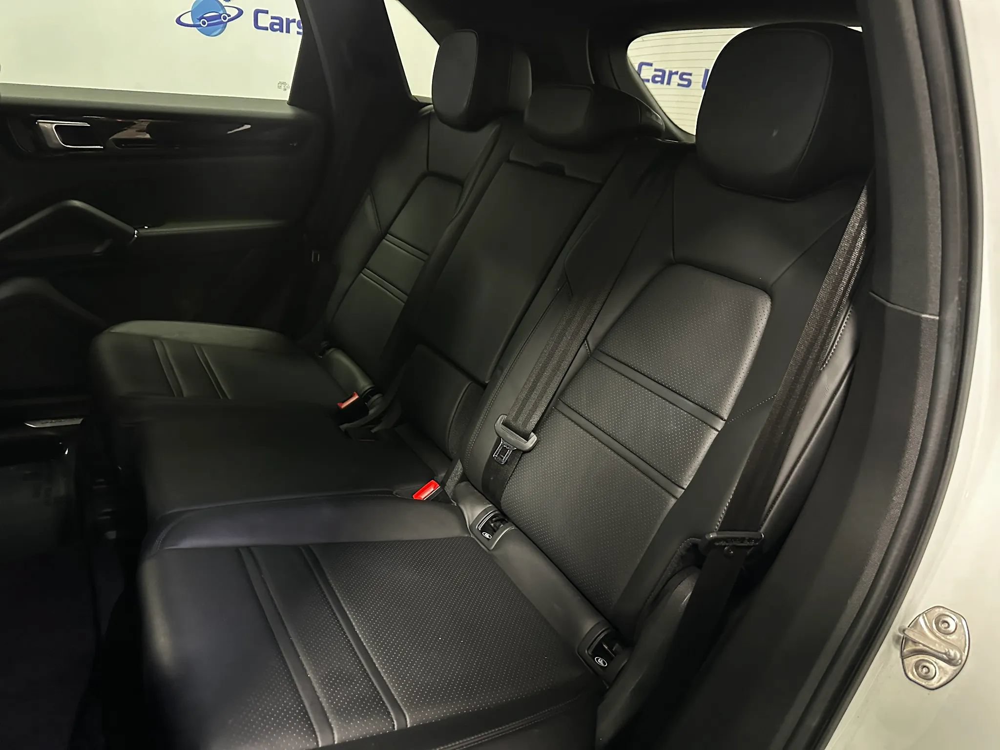 Used 2022 Porsche Cayenne w/ Premium Package AWD/4WD image 15