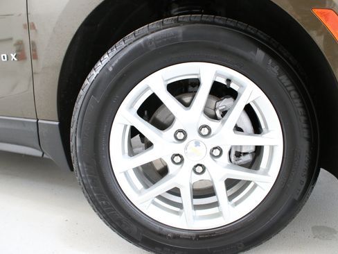 Used 2023 Chevrolet Equinox LT FWD image 33