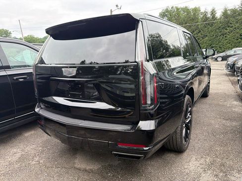 Used 2025 Cadillac Escalade ESV Sport Platinum w/ LPO, ONYX Package AWD/4WD image 6