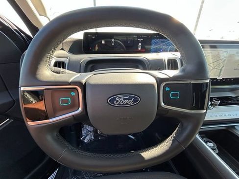 Used 2025 Ford Expedition Active AWD/4WD image 13