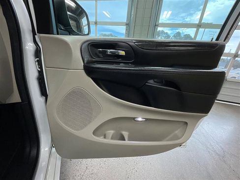 Used 2019 Dodge Grand Caravan SE FWD image 23