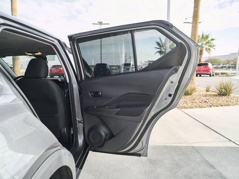 Used 2021 Nissan Kicks S image 11