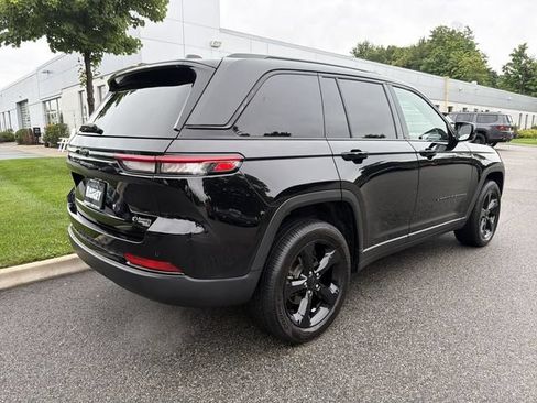 Used 2023 Jeep Grand Cherokee Altitude AWD/4WD image 25