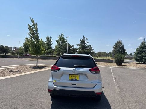 Used 2018 Nissan Rogue SV FWD image 4