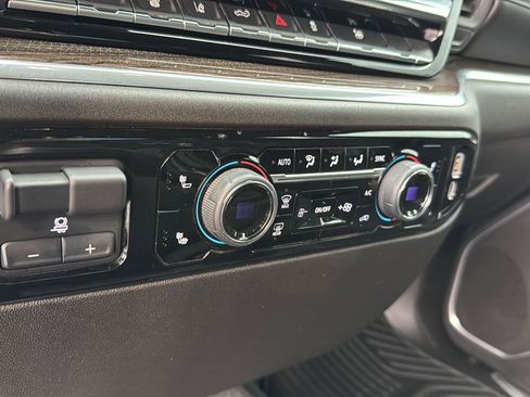 Used 2025 Chevrolet Silverado 2500 LT w/ Convenience Package image 26